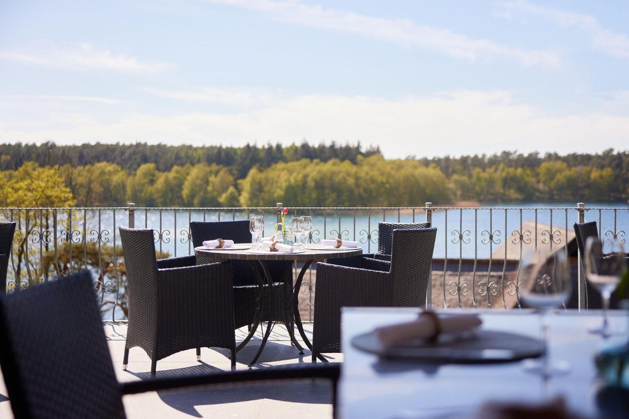 Van Der Valk Naturresort Drewitz Nossentiner Huette Exterior photo